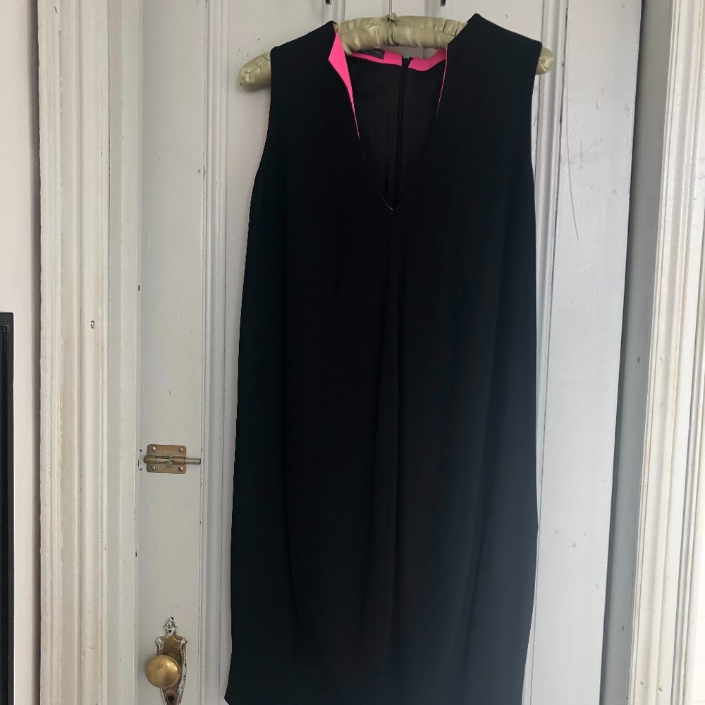 Alexander McQueen slight bubble hem w/ pink pop color. Size 4-6. Org retail $1k